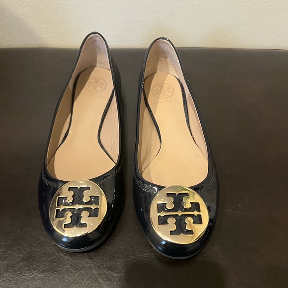 Tory Burch Patent leather upper size 8.5 women. - Picture 1 of 3